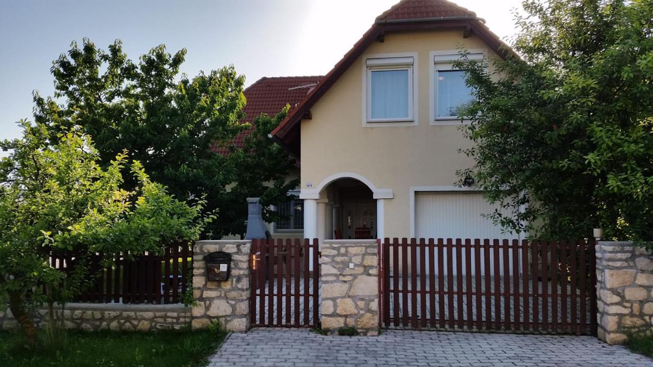 Grand Apartmanház Gyenesdiás Exterior foto